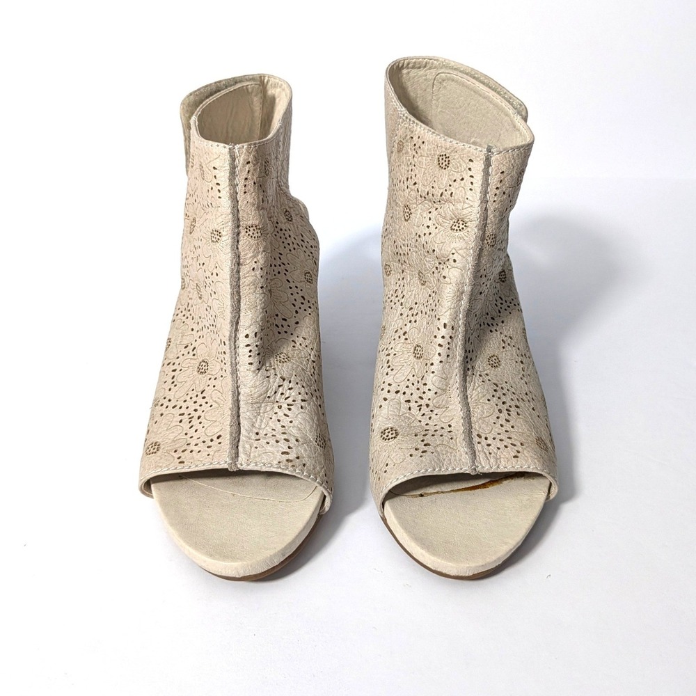 L'Artiste by Spring Step Fab Laser Cut Heel Sandal Cream Boho EU 38 US 7.5 - Picture 2 of 14